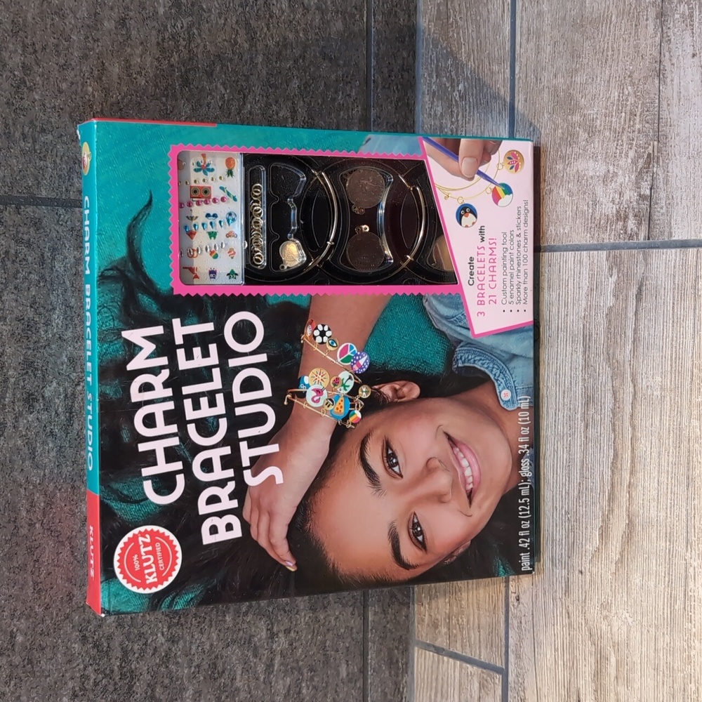 NEW Girl's Klutz Charm Bracelet Studio